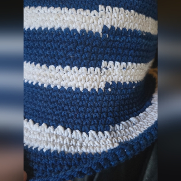 Santa Cruz Blue & White Crochet Hat - Picture 3 of 5